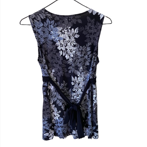 FLOWY FLORAL, WRAP-AROUND BLOUSE WITH SMALL SLITS ON THE SIDES AND WAIST TIE - Picture 2 of 6